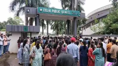 बच्ची के यौन शोषण पर भिलाई DPS में हंगामा बच्ची के यौन शोषण पर भिलाई DPS में हंगामा