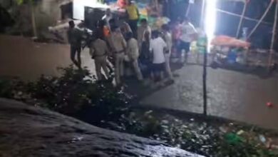 बाबा सिद्धेश्वर नाथ मंदिर हादसे में बड़ी कार्रवाई, थानाध्‍यक्ष समेत 11 पुलिसकर्मी सस्‍पेंड