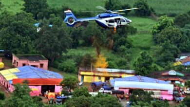 छत्तीसगढ़ में पहली बार कांवड़ियों पर हेलीकॉप्टर से पुष्प-वर्षा, मुख्यमंत्री ने बरसाए