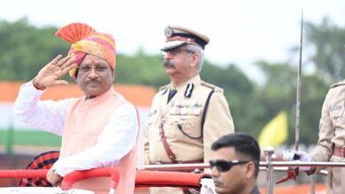 सीएम साय ने रायपुर के पुलिस परेड ग्राउंड में फहराया तिरंगा