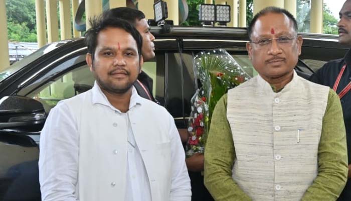 विहंगम योग संस्थान के प्रांतीय मीडिया प्रभारी ने जताया सीएम साय का आभार विहंगम योग संस्थान के प्रांतीय मीडिया प्रभारी ने जताया सीएम साय का आभार