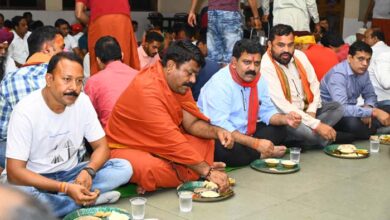 गृहमंत्री शर्मा कावड़ियों के बीच पहुँचे अमरकंटक गृहमंत्री शर्मा कावड़ियों के बीच पहुँचे अमरकंटक