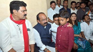 लोहारीडीह में पीड़ित परिवारों से मिले उप मुख्यमंत्री साव, मृतक प्रशांत साहू के परिजनों को सौंपा दस लाख का चेक लोहारीडीह में पीड़ित परिवारों से मिले उप मुख्यमंत्री साव, मृतक प्रशांत साहू के परिजनों को सौंपा दस लाख का चेक