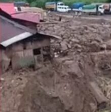 मूसलाधार बारिश से एक व्यक्ति की मौत, कई लापता मूसलाधार बारिश से एक व्यक्ति की मौत, कई लापता