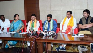राहुल गांधी ने 257 बार विदेश यात्रा की इसका खर्चा कौन उठाता है: कौशल किशोर राहुल गांधी ने 257 बार विदेश यात्रा की इसका खर्चा कौन उठाता है: कौशल किशोर