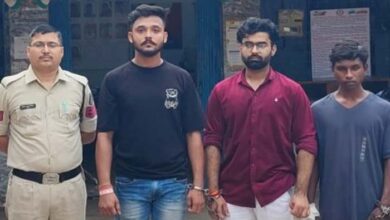 शासकीय अस्पताल में डॉक्टरों के साथ मारपीट कर किए तोड़फोड़, BJP नेता के बेटे सहित तीन गिरफ्तार, 2 फरार