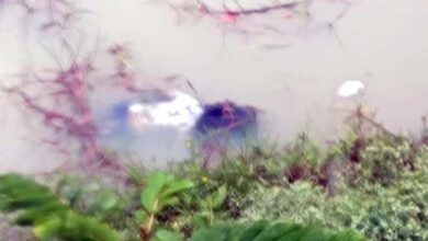 दुष्कर्म पीड़िता की तालाब में मिली लाश, जांच में जुटी पुलिस दुष्कर्म पीड़िता की तालाब में मिली लाश, जांच में जुटी पुलिस