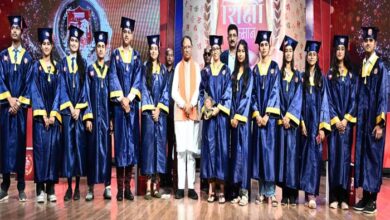 मुख्यमंत्री के हाथों 12वीं बोर्ड के टॉपर विद्यार्थियों का सम्मान