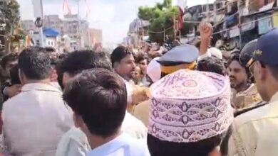 धारावी में 25 साल पुरानी मस्जिद गिराने पहुंची BMC की टीम, गुस्साई भीड़ ने किया पथराव