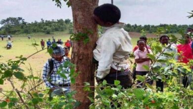 कवर्धा में बवाल : युवक का शव मिलने से फूटा आक्रोश, ग्रामीणों ने जलाया घर कवर्धा में बवाल : युवक का शव मिलने से फूटा आक्रोश, ग्रामीणों ने जलाया घर