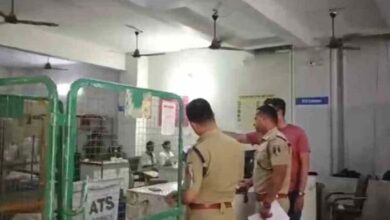 अमेजन के ऑफिस पर छापा, मांगी चाकू ऑर्डर करने वालों की सूची अमेजन के ऑफिस पर छापा, मांगी चाकू ऑर्डर करने वालों की सूची