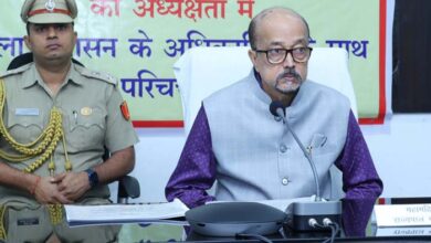 राज्यपाल डेका ने विकास एवं अन्य गतिविधियों पर अधिकारियों की ली बैठक राज्यपाल डेका ने विकास एवं अन्य गतिविधियों पर अधिकारियों की ली बैठक