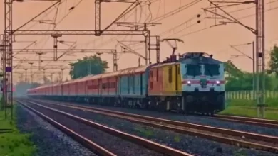 इमरजेंसी ब्रेक लगाकर चालक ने रोकी ट्रेन, नाबालिग हिरासत में
