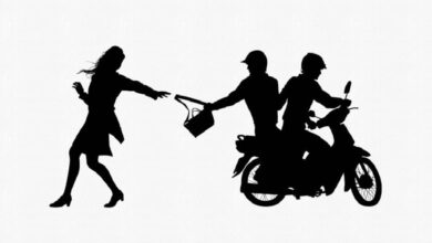 बैग में थे आई फोन और पैसे, छीनकर भागे बाइक सवार बदमाश