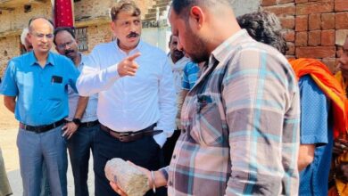 खुल गई घटिया निर्माण की पोल, सीसी रोड निर्माण की गुणवत्ता पर नाराज हुए कलेक्टर, खराब रोड उखाड़कर दोबारा गुणवत्तापूर्ण बनाने के दिए निर्देश खुल गई घटिया निर्माण की पोल, सीसी रोड निर्माण की गुणवत्ता पर नाराज हुए कलेक्टर, खराब रोड उखाड़कर दोबारा गुणवत्तापूर्ण बनाने के दिए निर्देश