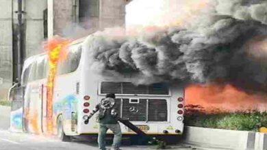 स्कूल बस में लगी आग, 25 लोगों के मारे जाने की आशंका, कई घायल