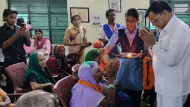 जो बुजुर्गों का सम्मान करता है, ईश्वर की कृपा उस पर रहती है: मंत्री देवांगन जो बुजुर्गों का सम्मान करता है, ईश्वर की कृपा उस पर रहती है: मंत्री देवांगन