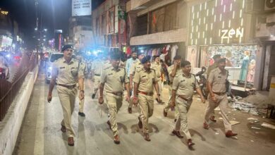 धनतेरस पर एसपी संतोष सिंह ने लिया शहर के मुख्य बाज़ारो का जायज़ा