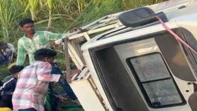 मजदूरों से भरी पिकअप वाहन पलटी, 25 लोग घायल, 2 की हालत नाजुक