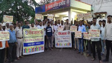 नवरात्रि पर्व के मद्देनजर दुर्गोत्सव समितियों की बैठक ली मंदिर हसौद थाना प्रभारी ने