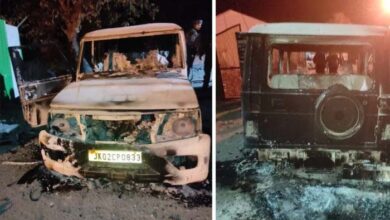 जम्मू-कश्मीर में आतंकी हमला, डॉक्टर समेत 7 की मौत, 5 घायल जम्मू-कश्मीर में आतंकी हमला, डॉक्टर समेत 7 की मौत, 5 घायल