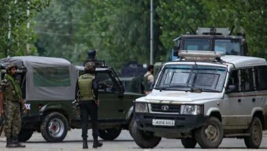 आतंकवादी हमला: दो सैनिक शहीद, मृतकों की संख्या बढ़कर चार हुई आतंकवादी हमला: दो सैनिक शहीद, मृतकों की संख्या बढ़कर चार हुई