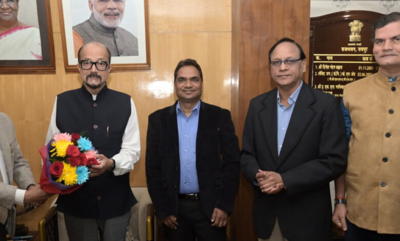 राज्यपाल से पं. जवाहरलाल नेहरू मेमोरियल मेडिकल कॉलेज डीन डॉ. चौधरी ने सौजन्य भेंट की राज्यपाल से पं. जवाहरलाल नेहरू मेमोरियल मेडिकल कॉलेज डीन डॉ. चौधरी ने सौजन्य भेंट की