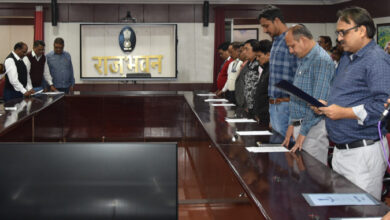 राजभवन सचिवालय के अधिकारी-कर्मचारियों ने संविधान की प्रस्तावना का किया वाचन राजभवन सचिवालय के अधिकारी-कर्मचारियों ने संविधान की प्रस्तावना का किया वाचन