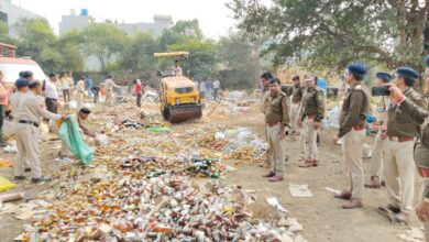 आईजी के निर्देश पर एसपी की उपस्थिति में हज़ारो लीटर अवैध शराब नष्ट