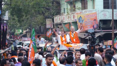 सांसद बृजमोहन का सुनील सोनी के पक्ष में विशाल रोड शो सांसद बृजमोहन का सुनील सोनी के पक्ष में विशाल रोड शो