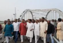 निर्माणाधीन फ्लाइओवर का निरीक्षण बना राजनीतिक विवाद का केंद्र