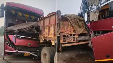 छत्तीसगढ़ में यात्री बस खड़ी ट्रक से टकराई, सात यात्री घायल