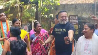 बीजेपी और कांग्रेसी कार्यकर्ता आपस में भिड़े