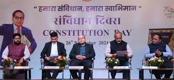 श्री रावतपुरा सरकार यूनिवर्सिटी में मनाया गया संविधान दिवस श्री रावतपुरा सरकार यूनिवर्सिटी में मनाया गया संविधान दिवस