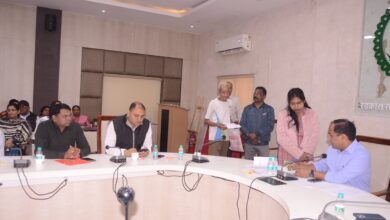 рдХрд▓реЗрдХреНрдЯрд░ рдиреЗ рдЬрдирджрд░реНрд╢рди рдореЗрдВ рдЖрдо рдирд╛рдЧрд░рд┐рдХреЛрдВ рдХреА рд╕реБрдиреА рд╕рдорд╕реНрдпрд╛рдПрдВ рдХрд▓реЗрдХреНрдЯрд░ рдиреЗ рдЬрдирджрд░реНрд╢рди рдореЗрдВ рдЖрдо рдирд╛рдЧрд░рд┐рдХреЛрдВ рдХреА рд╕реБрдиреА рд╕рдорд╕реНрдпрд╛рдПрдВ