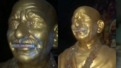 Reel बनाने के चक्कर में राष्ट्रपिता का अपमान, गांधी के स्टेचू में बम लगाकर भागे