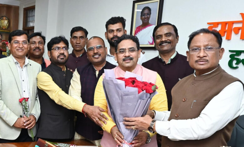 मुख्यमंत्री से छत्तीसगढ़ प्रदेश शौंडिक समाज के प्रतिनिधि मंडल ने की भेंट मुख्यमंत्री से छत्तीसगढ़ प्रदेश शौंडिक समाज के प्रतिनिधि मंडल ने की भेंट