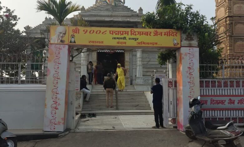 लाभांडी के जैन मंदिर से भगवान की मूर्ति छोड़ सबकुछ ले गए चोर लाभांडी के जैन मंदिर से भगवान की मूर्ति छोड़ सबकुछ ले गए चोर