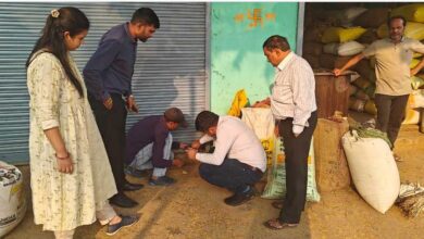 चार प्रतिष्ठानों से 483 क्विंटल धान जब्त चार प्रतिष्ठानों से 483 क्विंटल धान जब्त