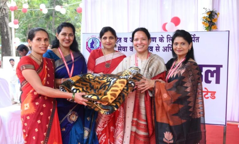 श्रद्धा महला मण्डल द्वारा 262 निविदा कामगारों को बांटे गए कंबल श्रद्धा महला मण्डल द्वारा 262 निविदा कामगारों को बांटे गए कंबल