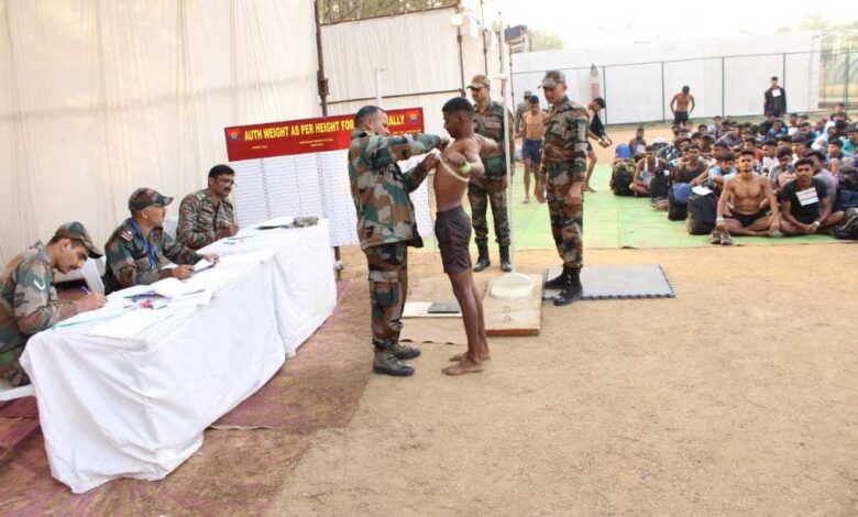 अग्निवीर भर्ती में अभ्यर्थी दौड़ के बाद मैदान में गिरकर हुआ बेहोश, तत्काल मुहैय्या कराया गया समुचित उपचार, लेकिन इलाज के दौरान हुई मृत्यु अग्निवीर भर्ती में अभ्यर्थी दौड़ के बाद मैदान में गिरकर हुआ बेहोश, तत्काल मुहैय्या कराया गया समुचित उपचार, लेकिन इलाज के दौरान हुई मृत्यु