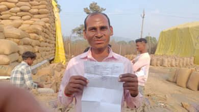 कृषक भीमसिंह ने बीते साल की धान बिक्री से खरीदा सिंचाई पम्प, अब धान के साथ सब्जी-बाड़ी से भी हो रही है अतिरिक्त आय कृषक भीमसिंह ने बीते साल की धान बिक्री से खरीदा सिंचाई पम्प, अब धान के साथ सब्जी-बाड़ी से भी हो रही है अतिरिक्त आय