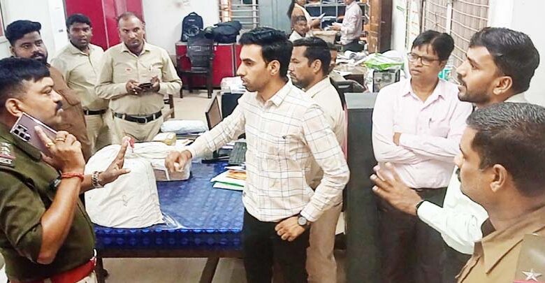 धमतरी के मुख्य डाकघर में चोरों ने बोला धावा, 6 लाख 68 हजार रुपए पार धमतरी के मुख्य डाकघर में चोरों ने बोला धावा, 6 लाख 68 हजार रुपए पार