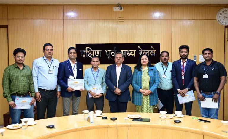 मिशन कर्मयोगी अभियान के तहत 50 हजार से कम कर्मचारियों वाले रेलवे जोन की श्रेणी में दपूमरे अव्वल मिशन कर्मयोगी अभियान के तहत 50 हजार से कम कर्मचारियों वाले रेलवे जोन की श्रेणी में दपूमरे अव्वल