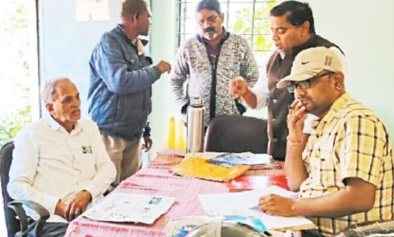 प्राथमिक शाला मटिया में चौथी के 14 बच्चे परीक्षा में खेल रहे थे स्कूल से बाहर, प्रधानपाठक व अन्य दो शिक्षकों को शोकाज कारण बताओ नोटिस जारी प्राथमिक शाला मटिया में चौथी के 14 बच्चे परीक्षा में खेल रहे थे स्कूल से बाहर, प्रधानपाठक व अन्य दो शिक्षकों को शोकाज कारण बताओ नोटिस जारी