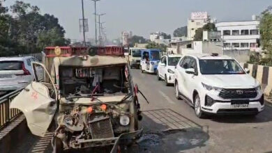 एक्सप्रेस वे में भिड़े तीन वाहन, घंटे भर रहा जाम एक्सप्रेस वे में भिड़े तीन वाहन, घंटे भर रहा जाम