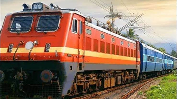 चक्रधरपुर-लोटापहाड़ रेलवे स्टेशनों के बीच एफओबी गर्डर लांचिंग के लिए मेगा ब्लॉक चक्रधरपुर-लोटापहाड़ रेलवे स्टेशनों के बीच एफओबी गर्डर लांचिंग के लिए मेगा ब्लॉक