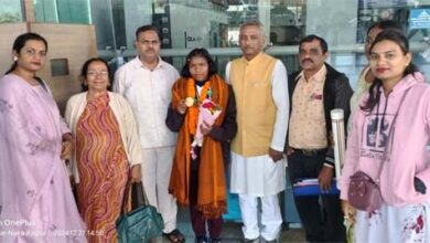 राष्ट्रीय बाल पुरस्कार लेकर लौटी हेमबती का विमानतल पर स्वागत