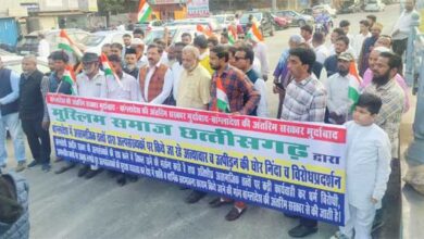 मुस्लिम समाज ने सौंपा ज्ञापन, बांग्लादेश में अल्पसंख्यकों पर हो रहे जुल्म से हैं नाराज मुस्लिम समाज ने सौंपा ज्ञापन, बांग्लादेश में अल्पसंख्यकों पर हो रहे जुल्म से हैं नाराज