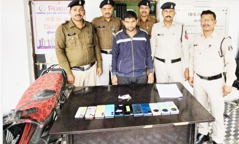 यूपी का मोबाइल चोर भिंडी गिरफ्तार यूपी का मोबाइल चोर भिंडी गिरफ्तार